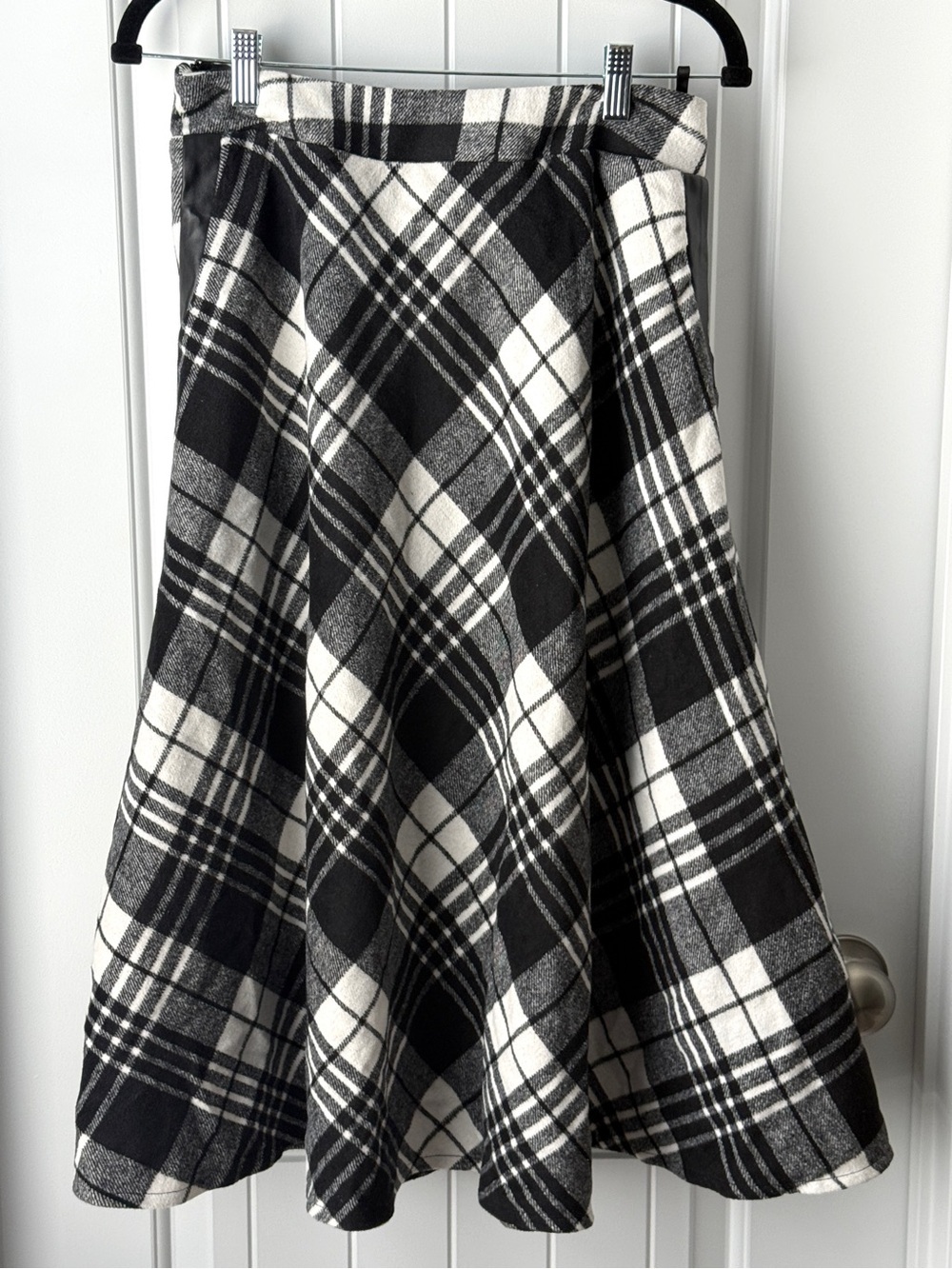 Idealsanxun Plaid Wool Blend Midi Skirt.  Buffalo Check Plaid Back/White Size M